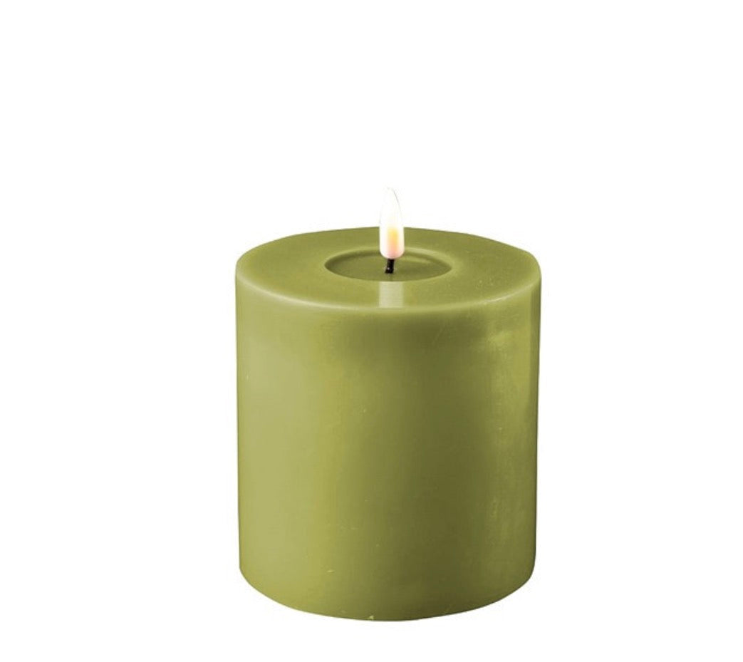 Deluxe Homeart stompkaars 10x10 cm Olijf groen| Zuzzen