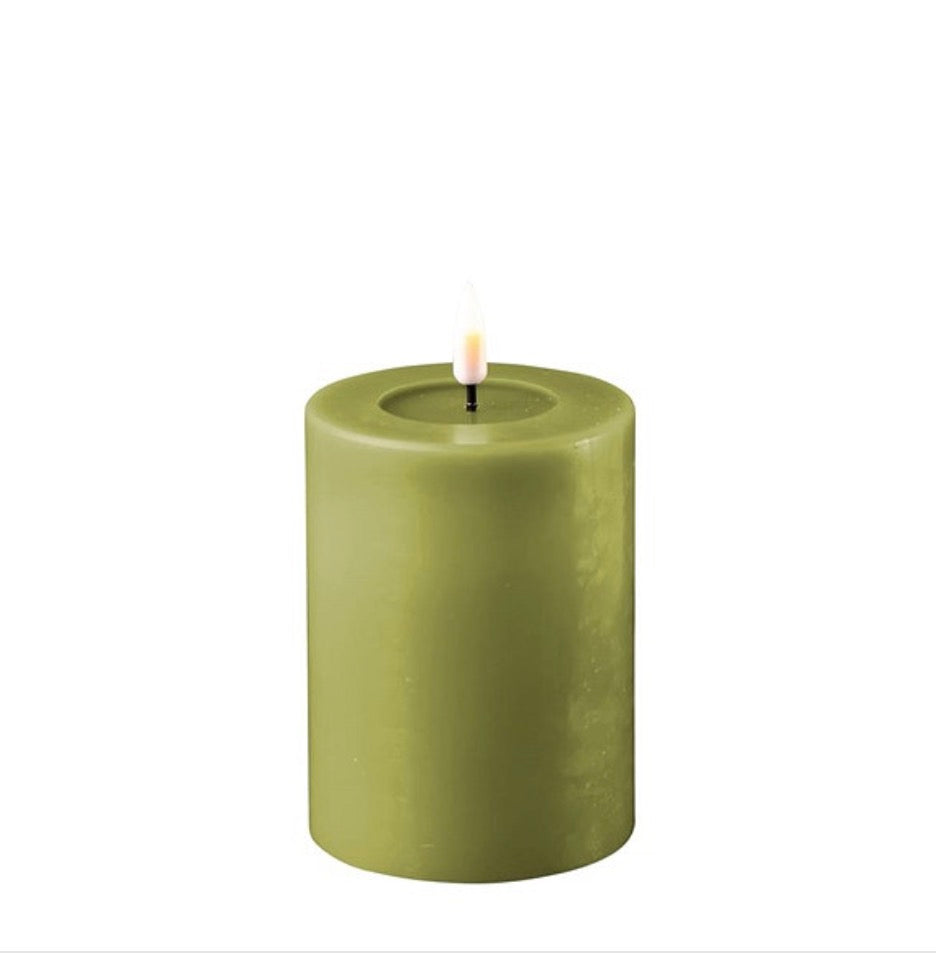 Deluxe Homeart stompkaars 7,5x10 cm Olijf groen | Zuzzen